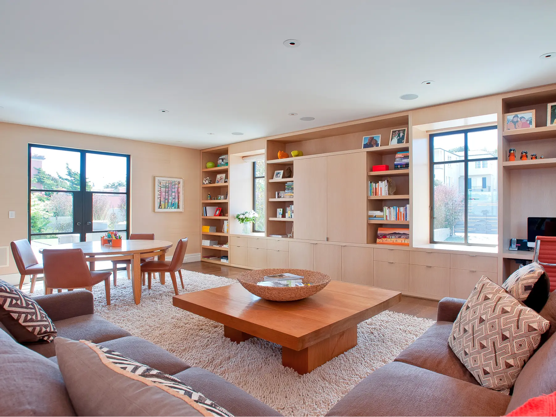 image of butler-armsden-family-home-in-sea-cliff-family-room.jpg