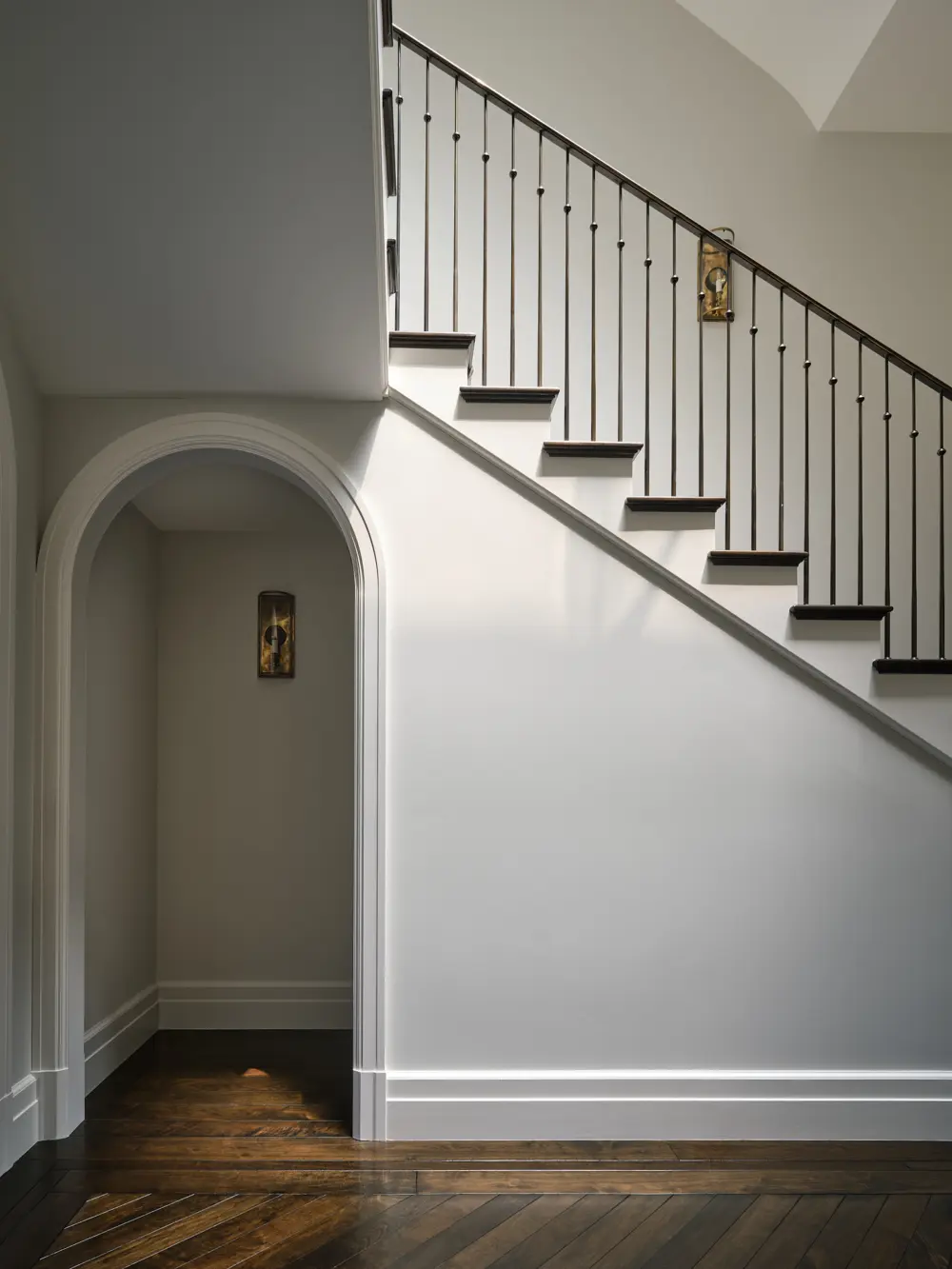 image of butler-armsden-green-street-residence-staircase-arched-opening.jpg