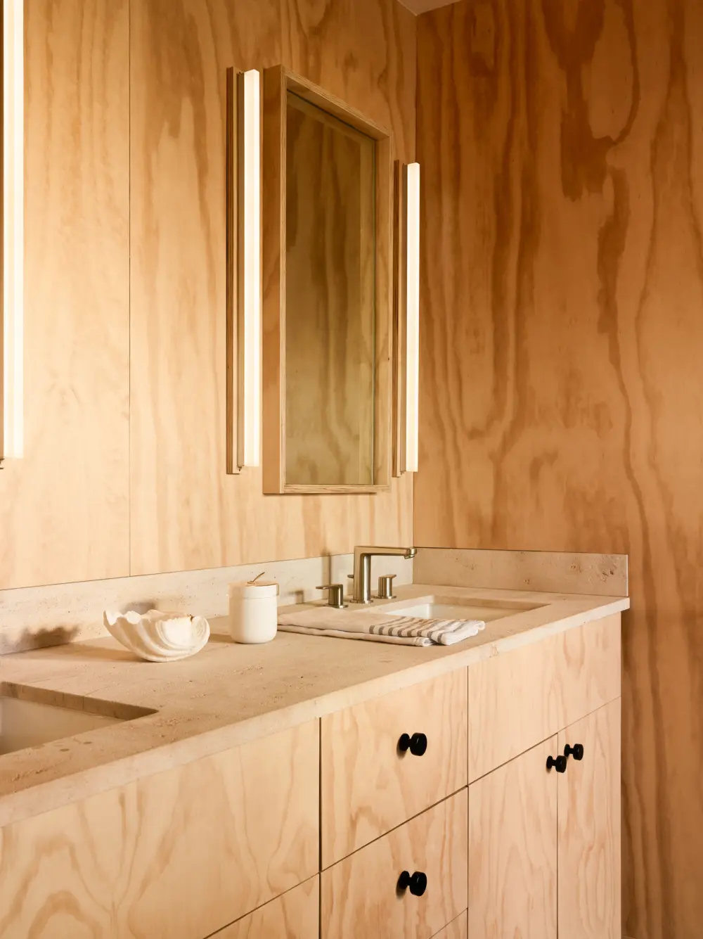 image of butler-armsden-inlet-house-master-bath-vanity.jpg