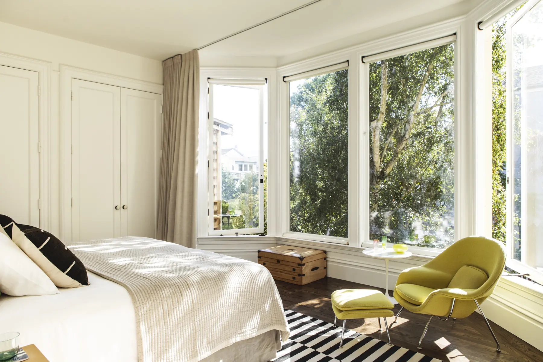 image of butler-armsden-modern-victorian-townhouse-bedroom.jpg