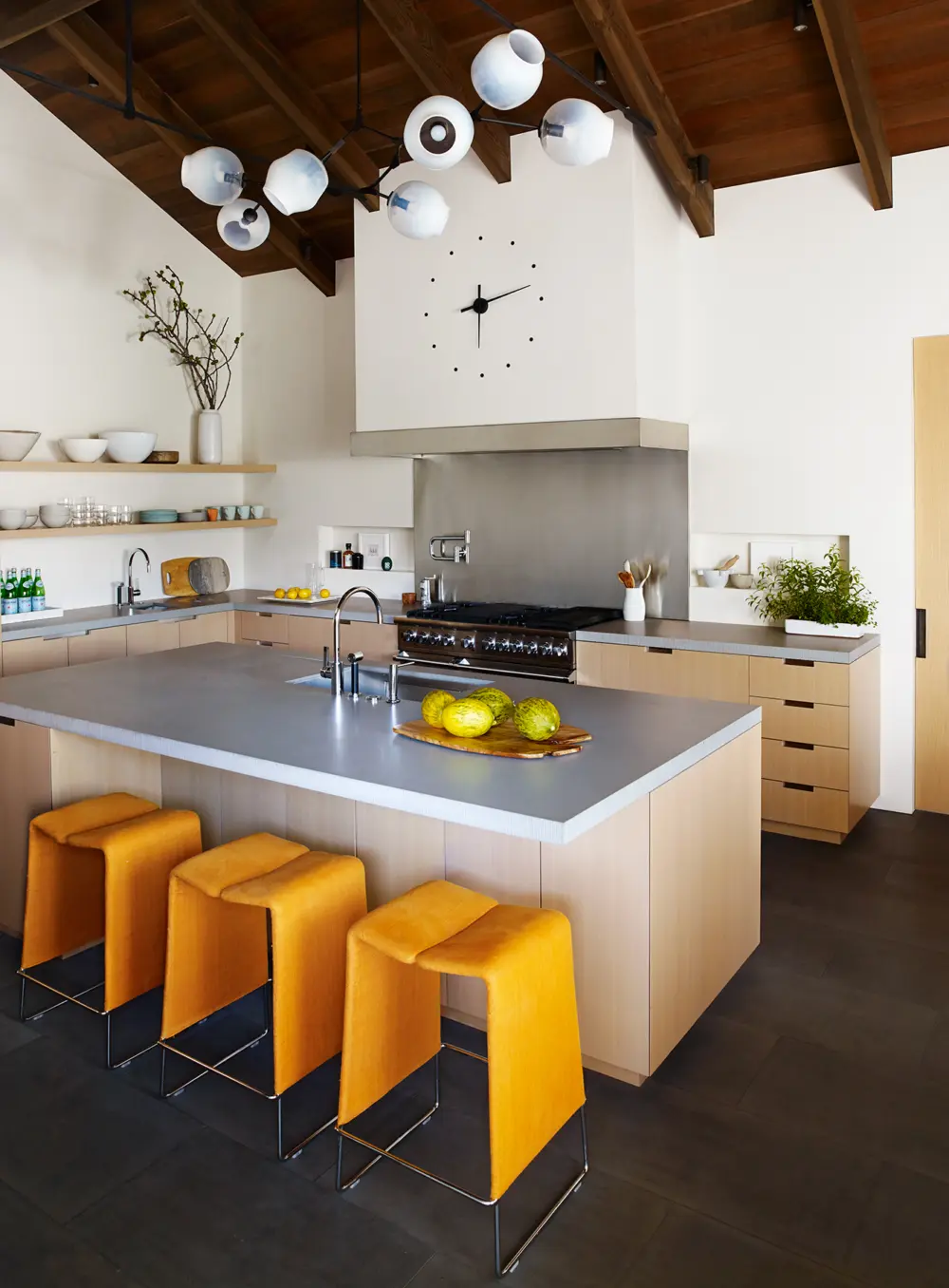 image of butler-armsden-portola-valley-courtyard-house-kitchen.jpg