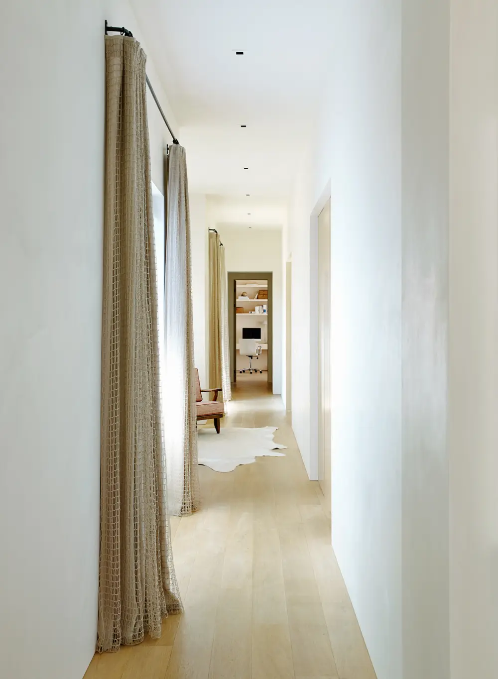 image of butler-armsden-portola-valley-courtyard-house-hallway.jpg