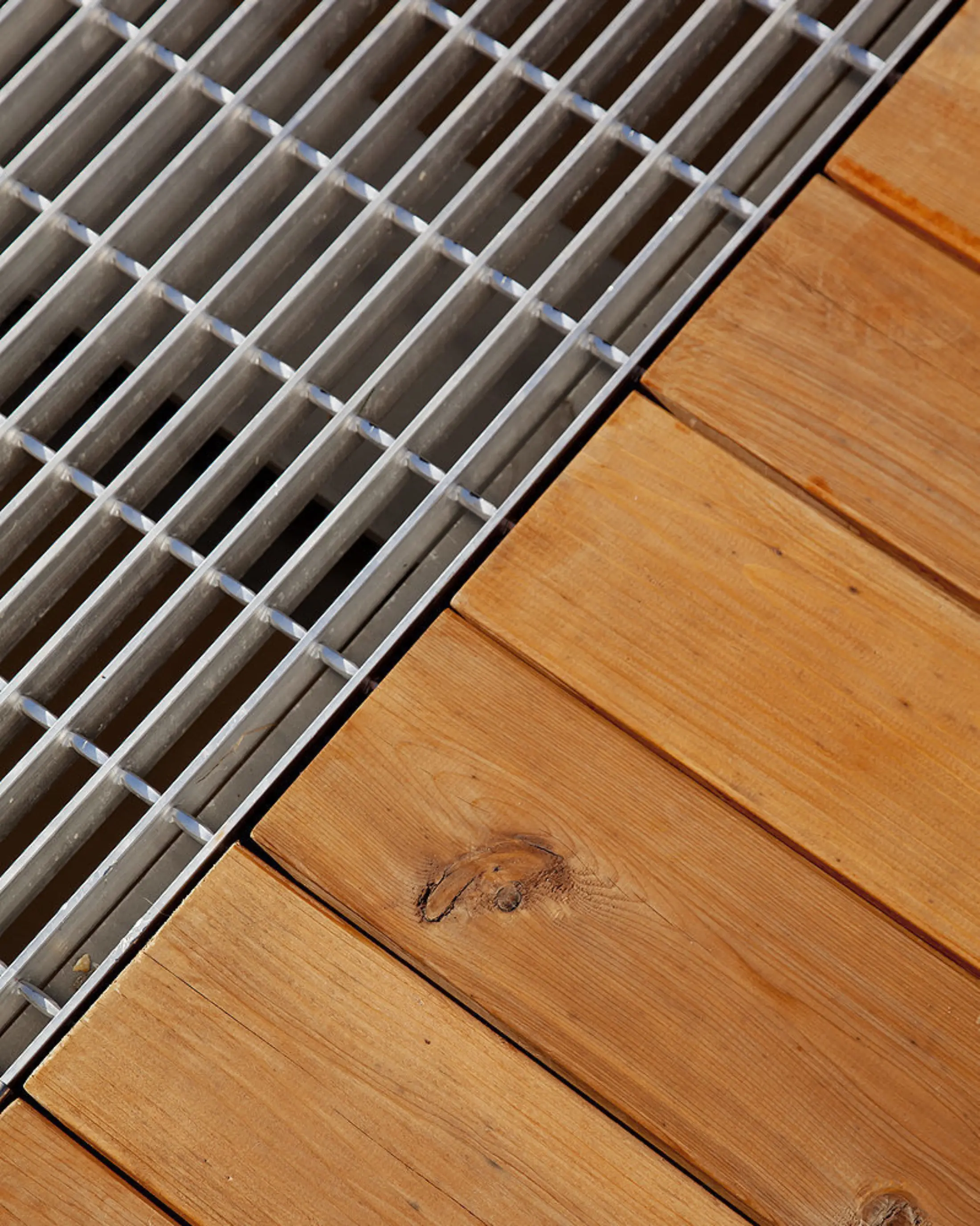 image of butler-armsden-tiburon-bay-house-wood-deck-and-grating-detail.jpg
