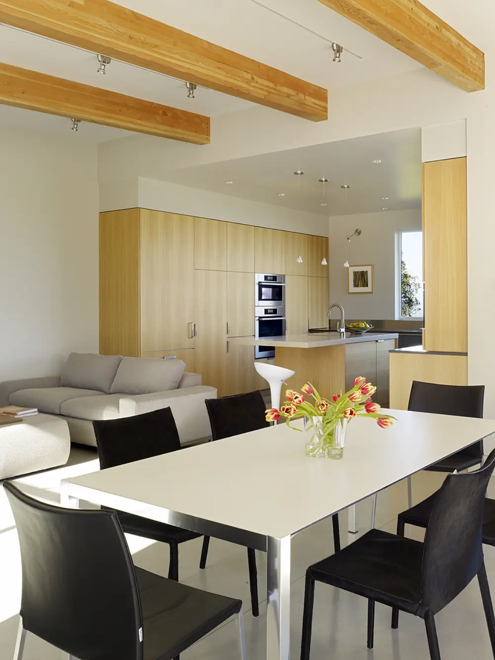 image of butler-armsden-tiburon-bay-house-dining-room-and-kitchen.jpg