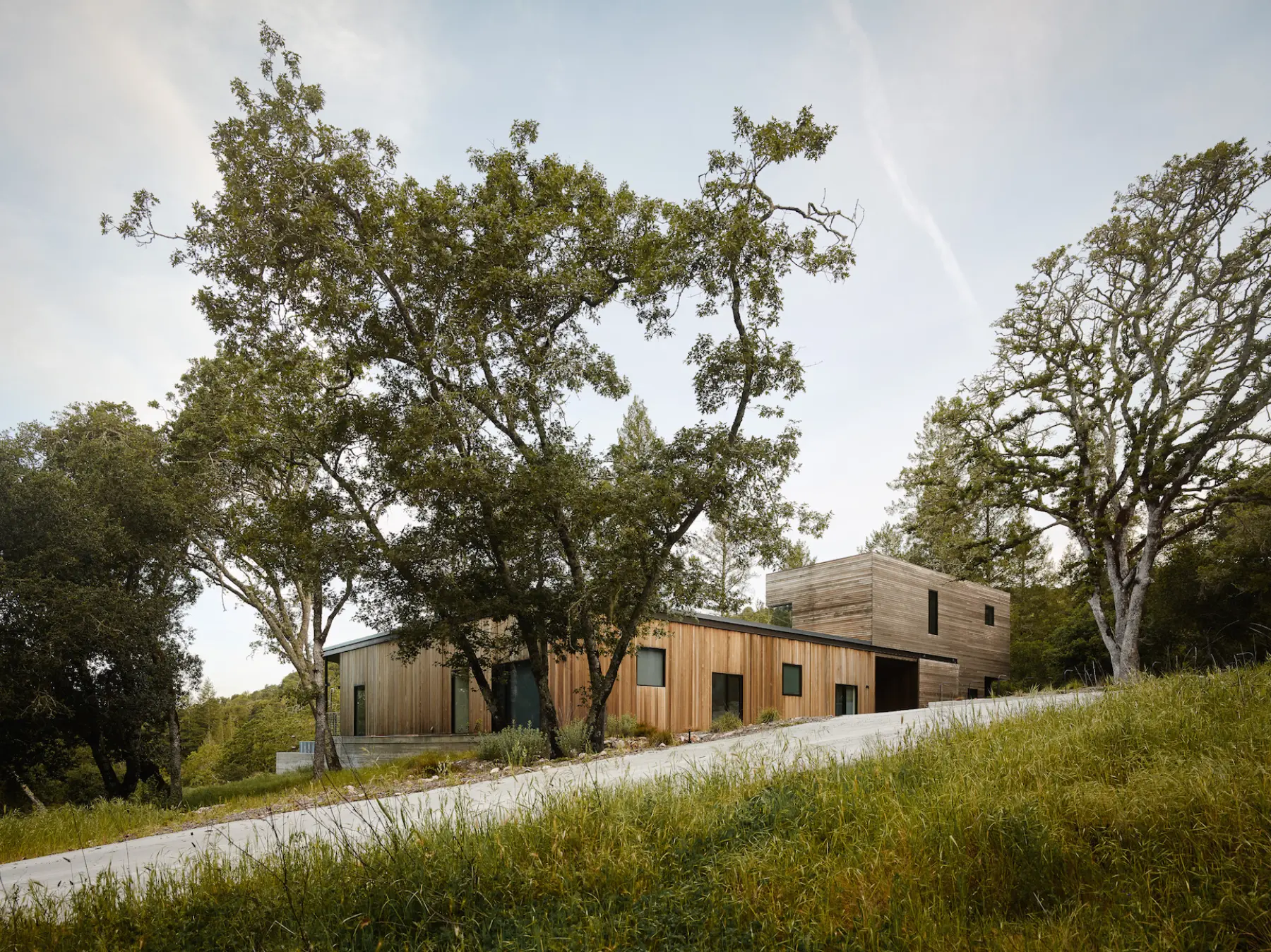 image of butler-armsden-valley-of-the-moon-retreat-front-facade-and-driveway.jpg