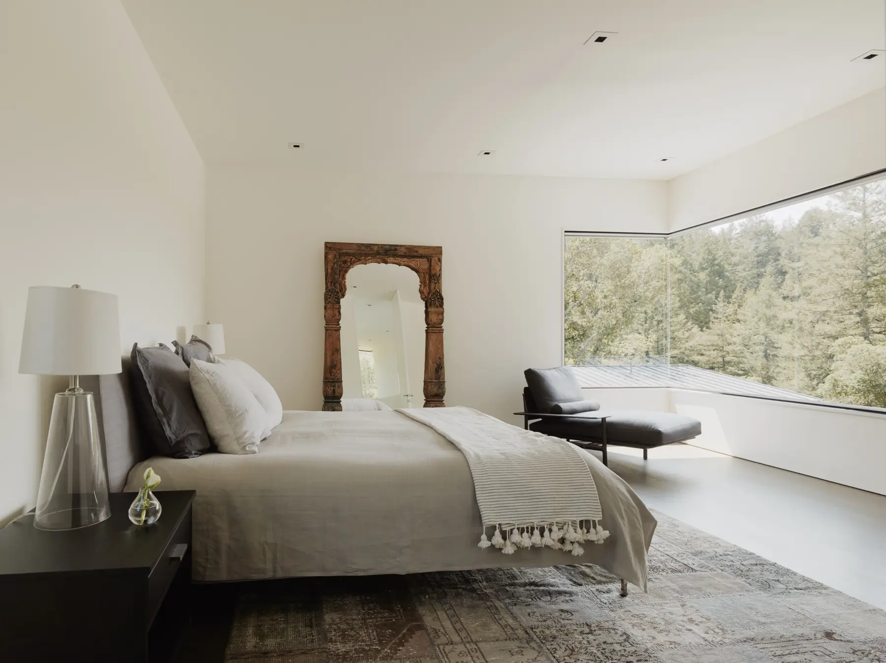 image of butler-armsden-valley-of-the-moon-retreat-bedroom.jpg