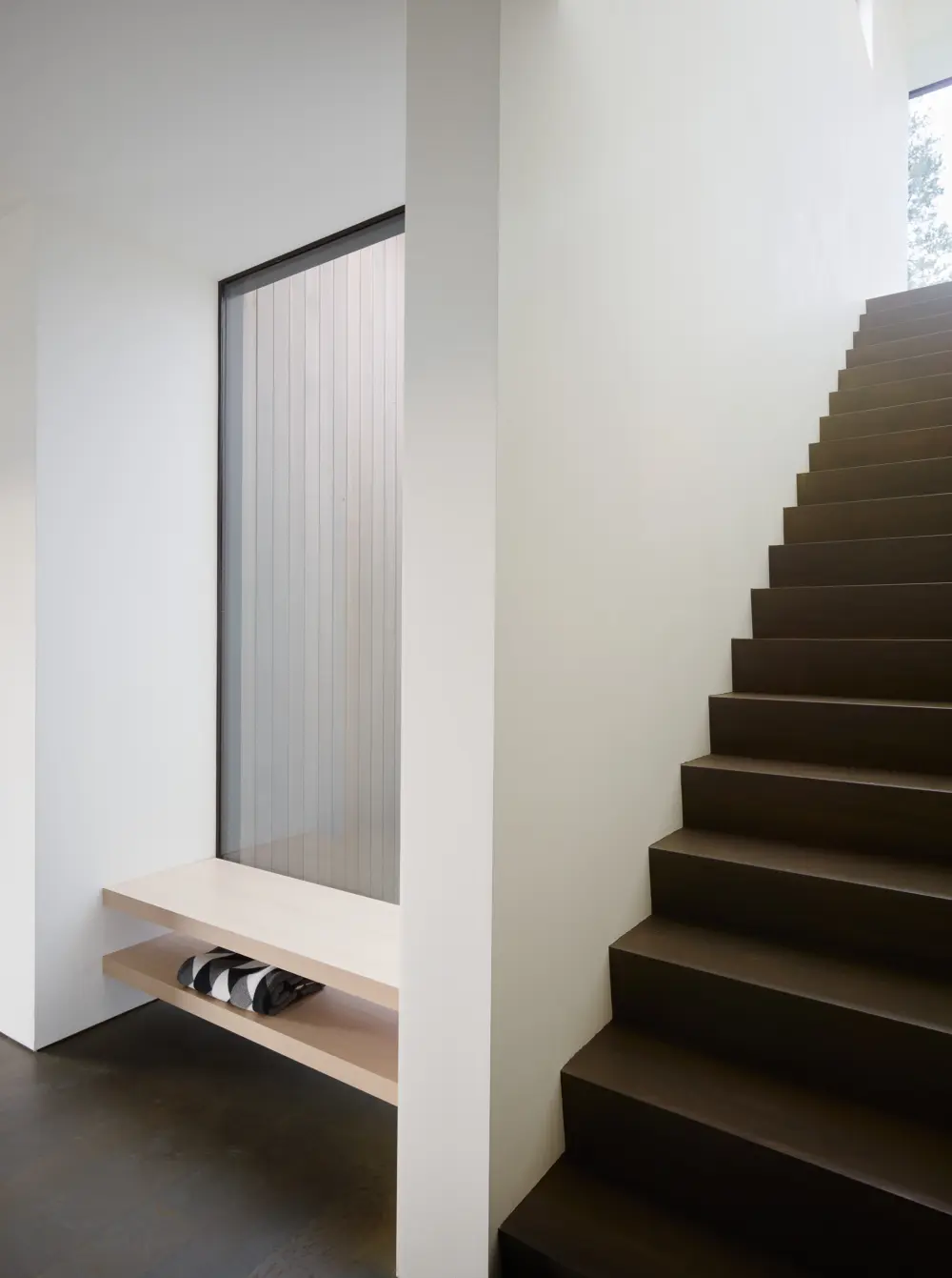 image of butler-armsden-valley-of-the-moon-retreat-built-in-bench-and-staircase.jpg