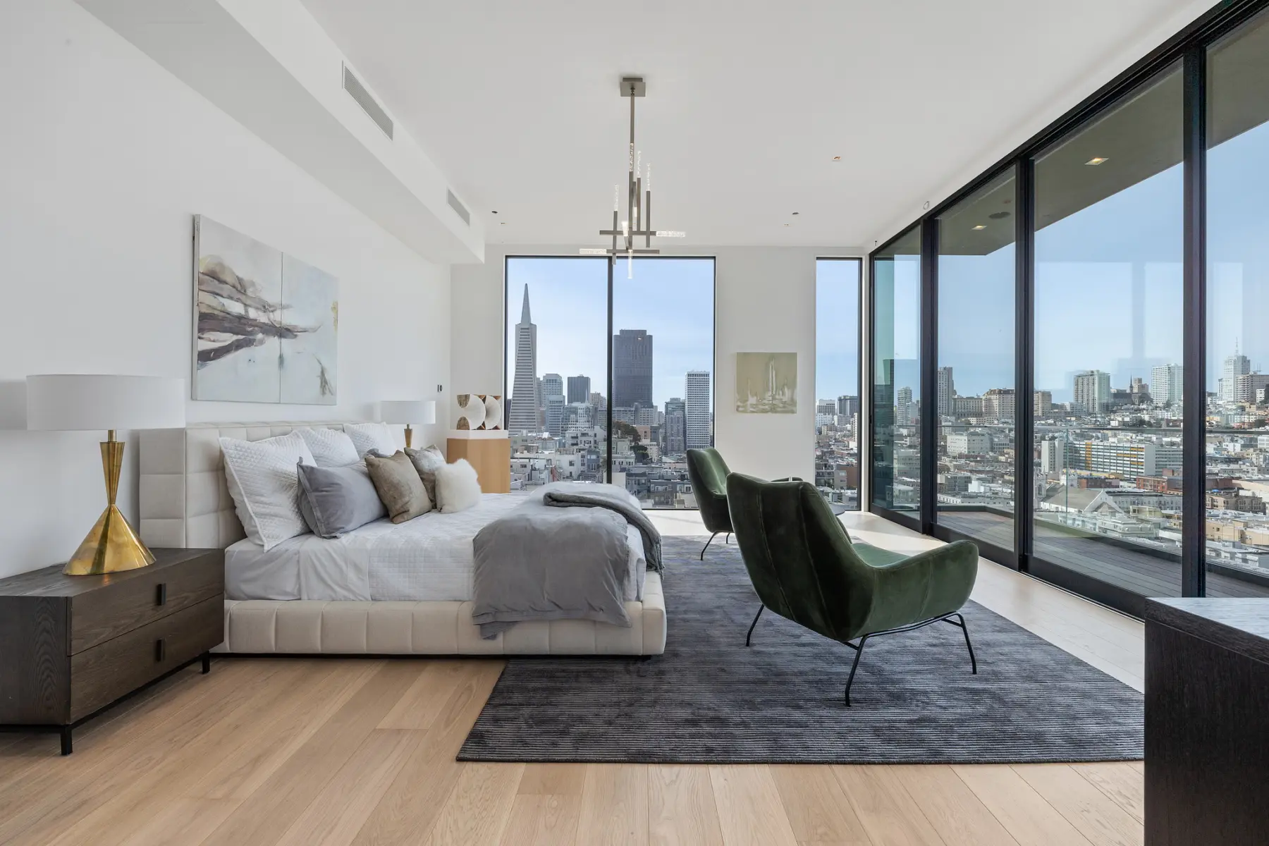 image of butler-armsden-telegraph-hill-townhouse-master-bedroom-city-view.jpg