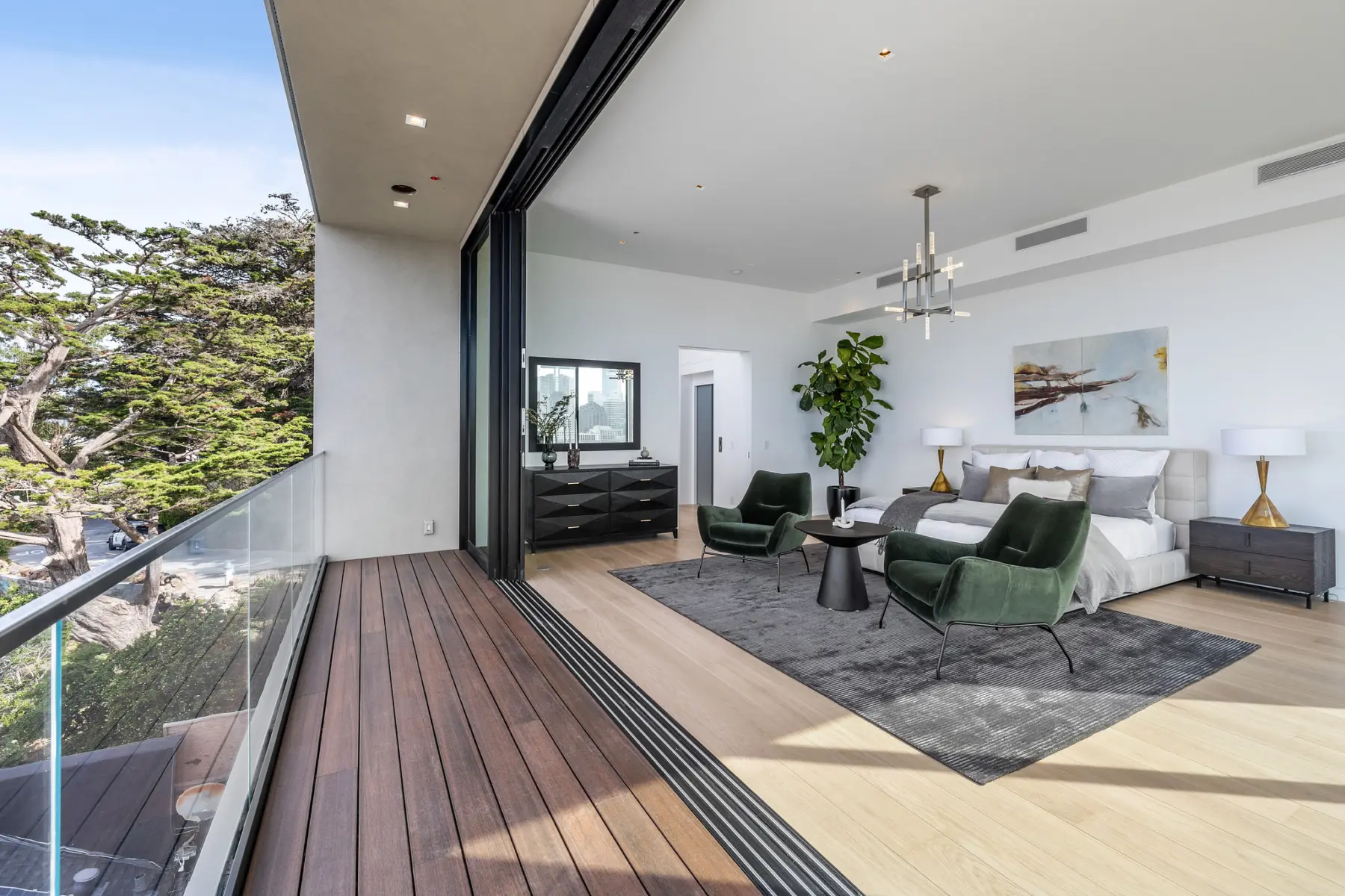image of butler-armsden-telegraph-hill-townhouse-master-bedroom-open-and-deck.jpg