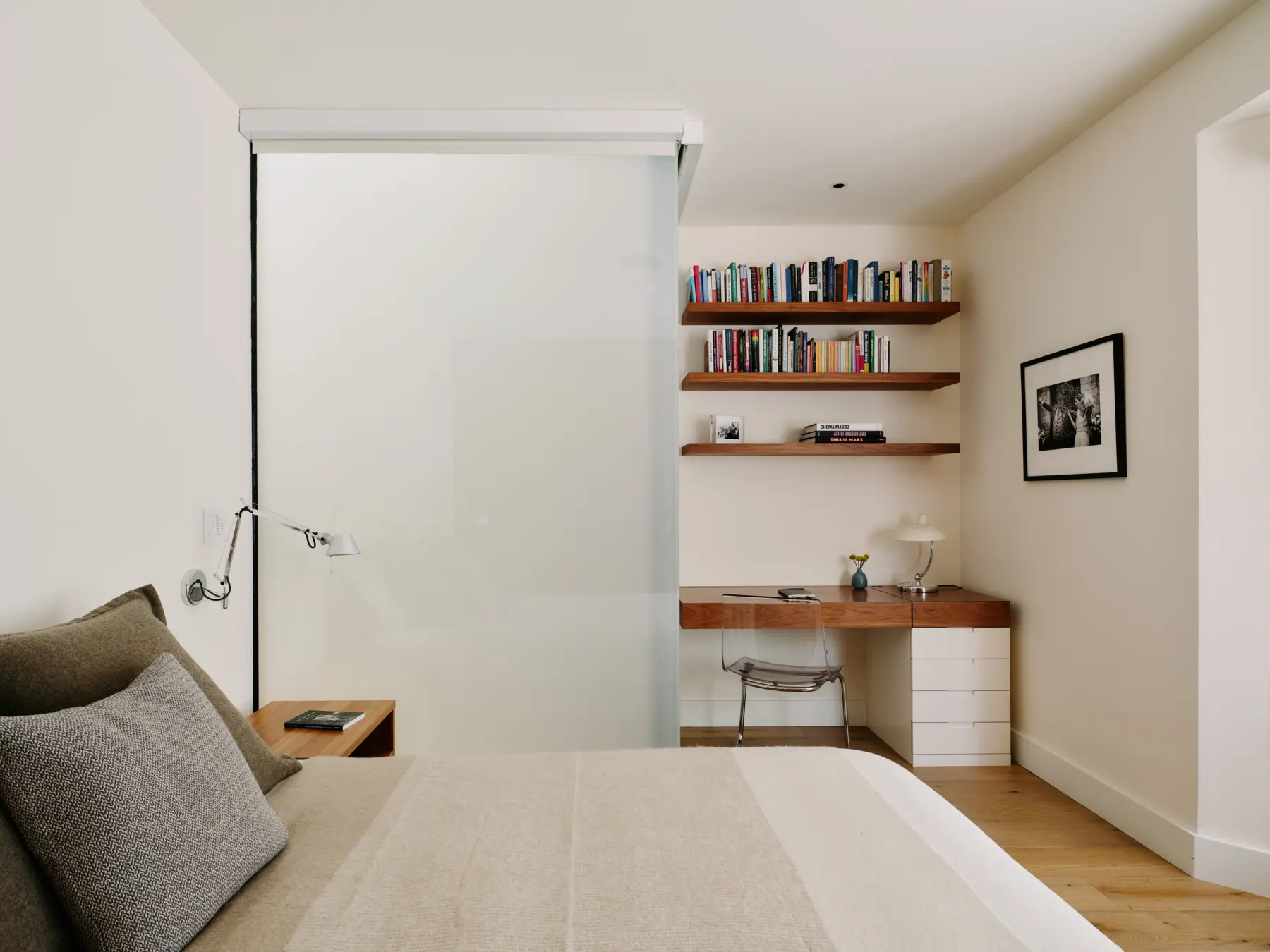 image of butler-armsden-russian-hill-family-home-bedroom-and-desk.jpg