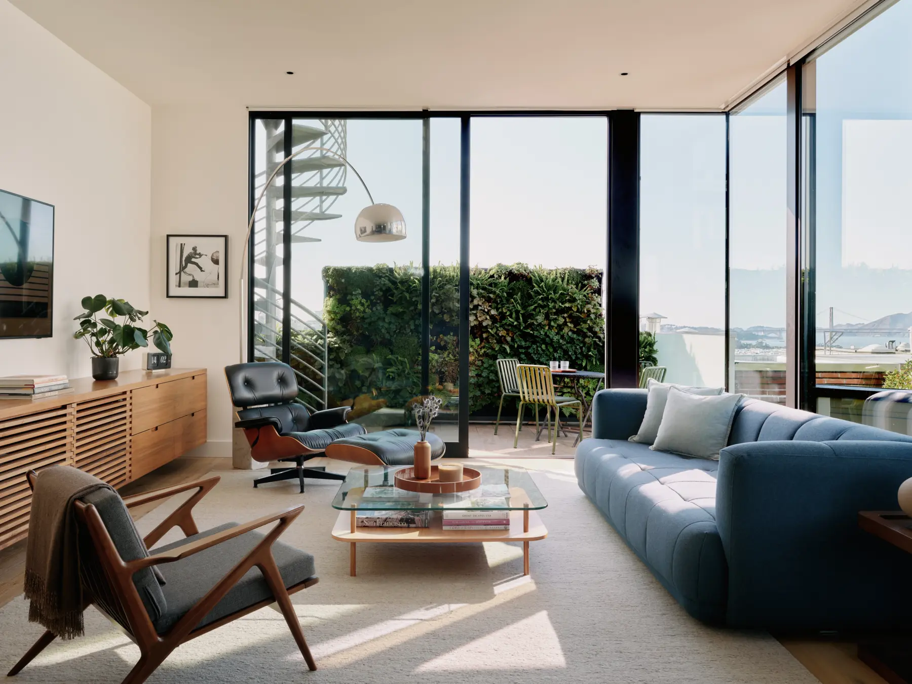 image of butler-armsden-russian-hill-family-home-living-room-terrace-view.jpg