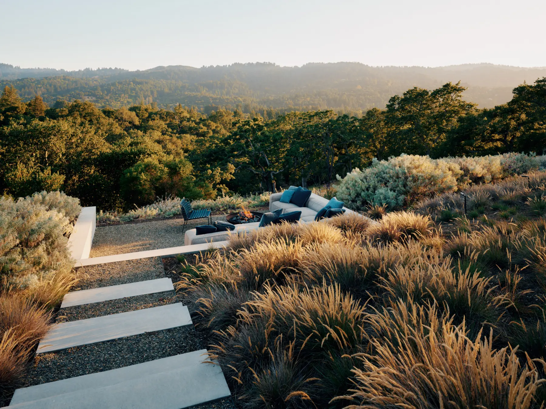 image of butler-armsden-windy-hill-lookout-garden-lounge.jpg