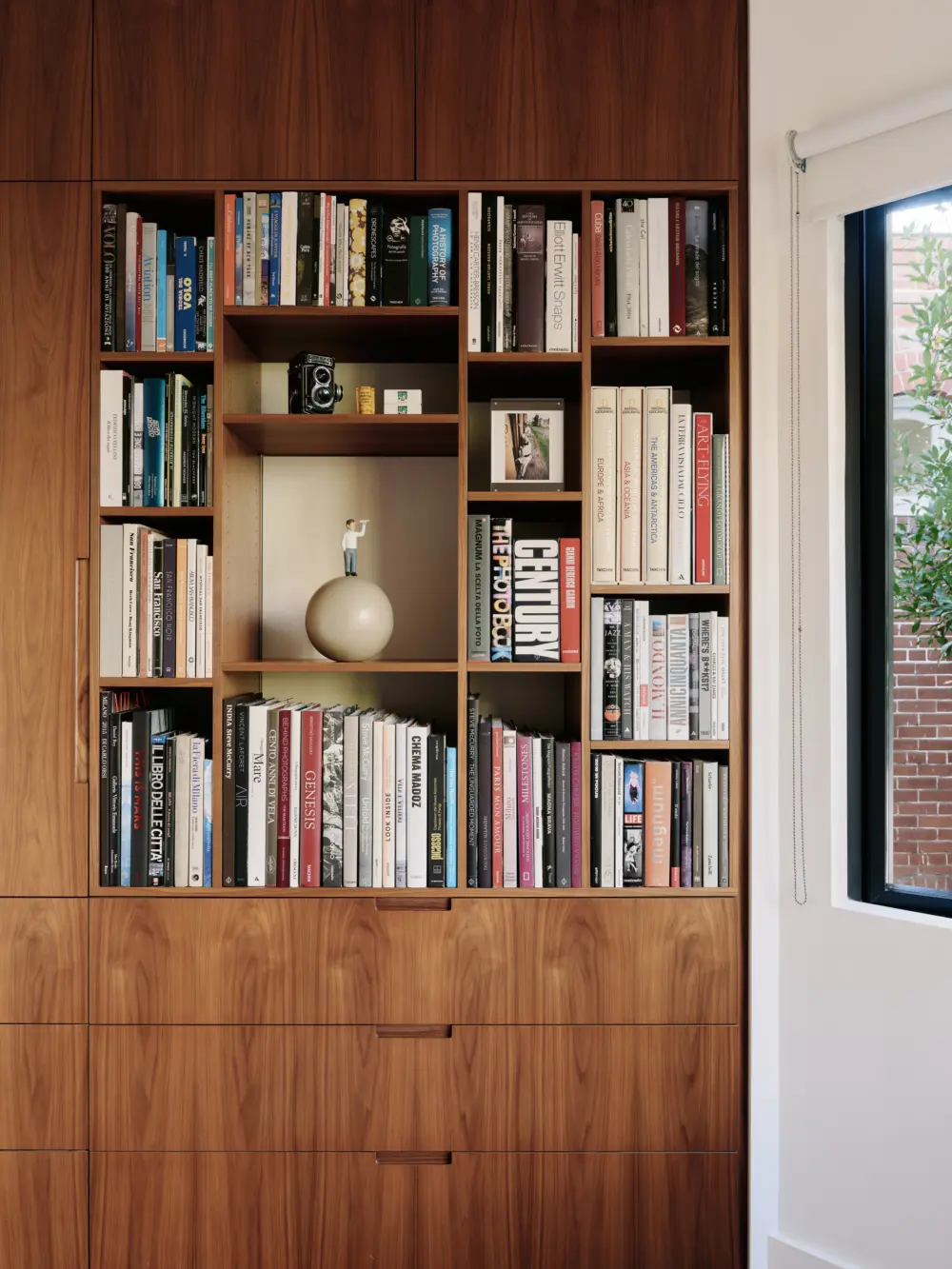 image of butler-armsden-russian-hill-family-home-bookshelf.jpg