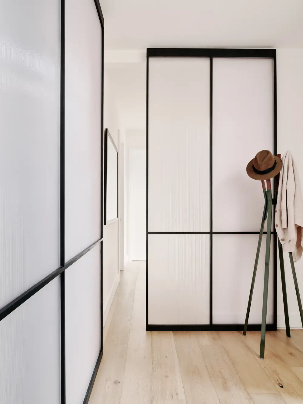 image of butler-armsden-russian-hill-family-home-frosted-glass-partition.jpg